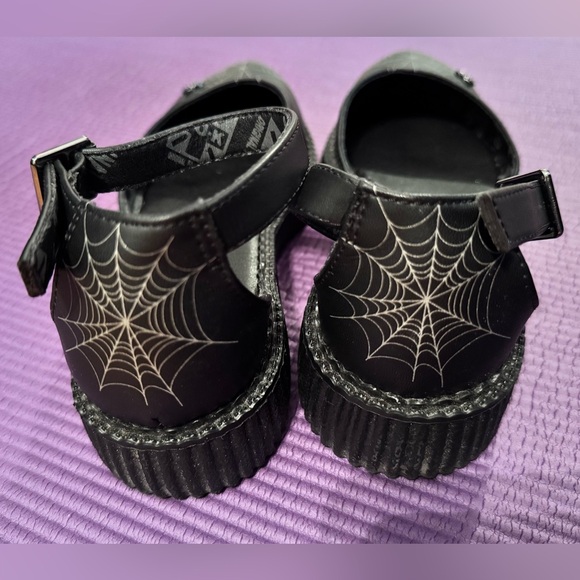 Black Pointed Spiderweb Glow Sandal - Picture 4 of 6